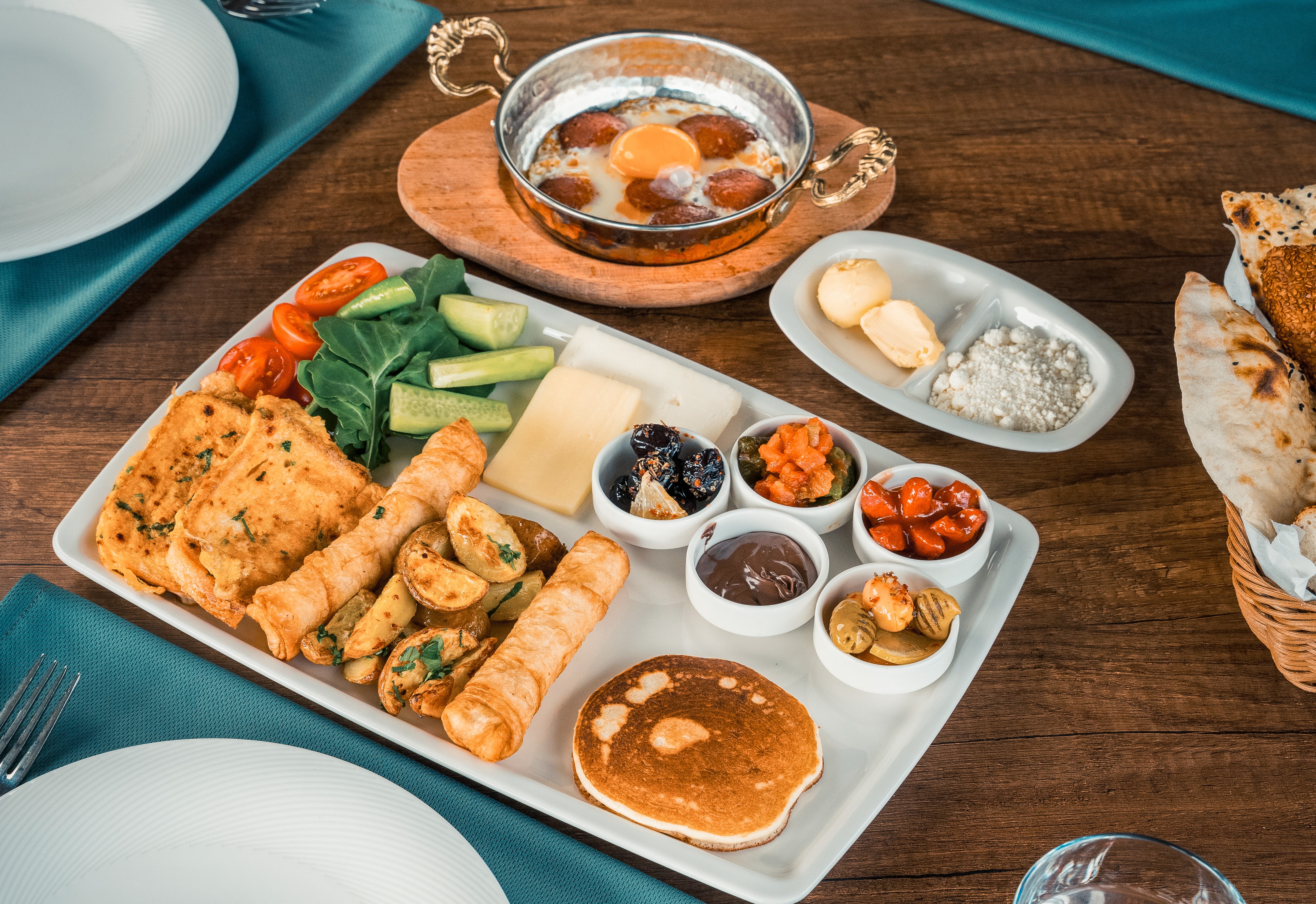 Asmaaltı Sıcak Kahvaltı Tabağı 
